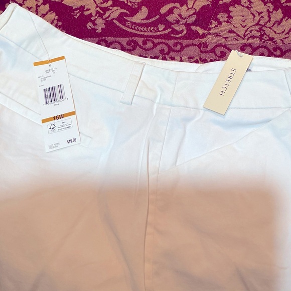 Jones New York WHITE Stretch shorts 16w NWT - Picture 4 of 7